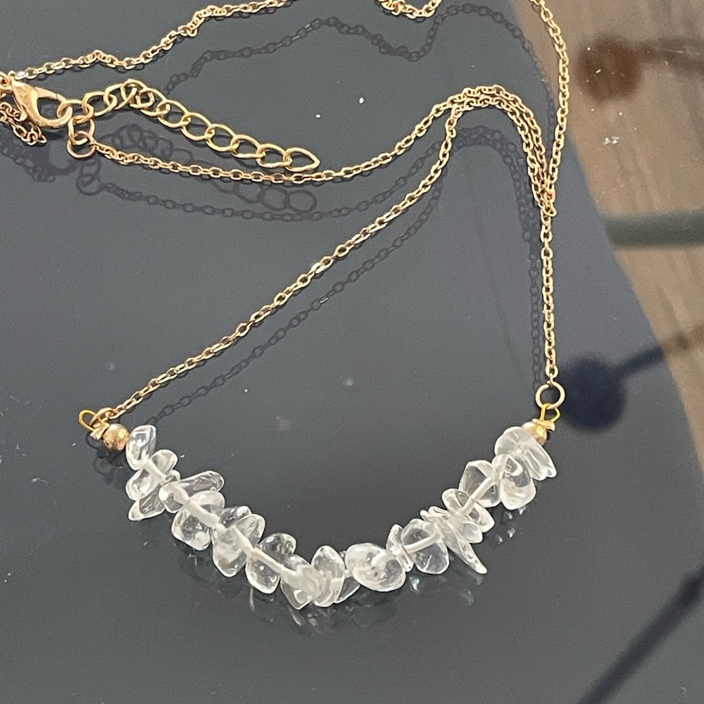 Necklace 21" like ice chips. Gold chain. Smoke free.